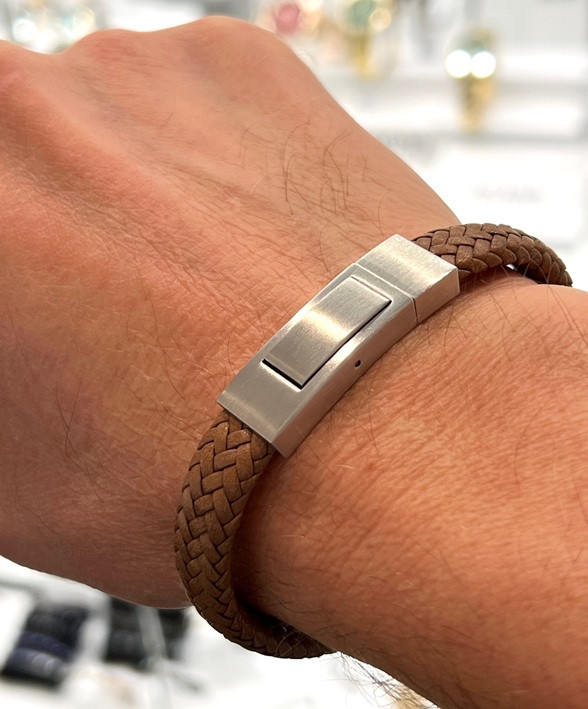 L’accessoire incontournable : comment le bracelet pour homme s’impose dans l’univers masculin moderne